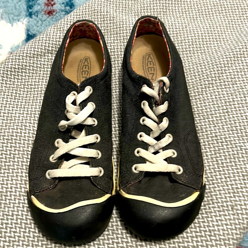 Keen shoes black sz 8